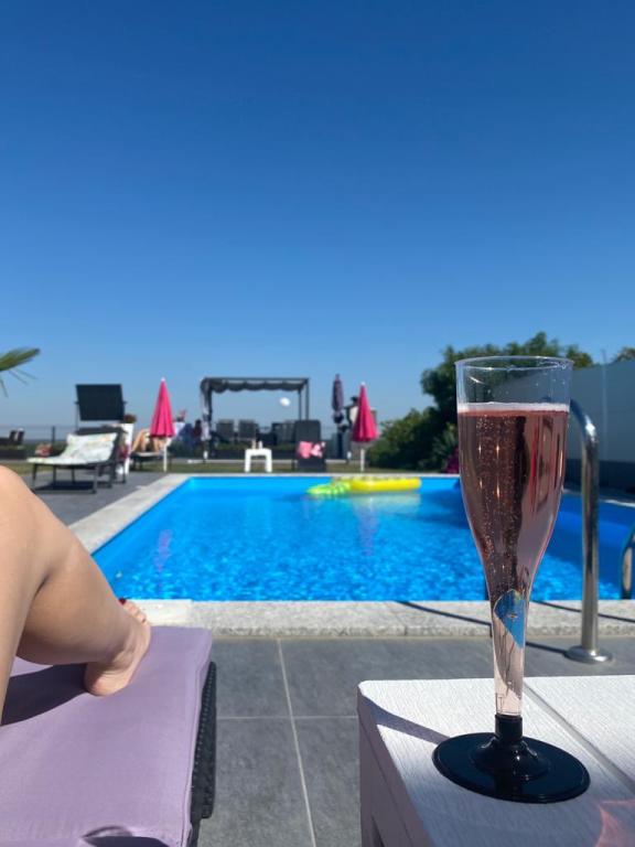 Dvorište - Apartmani 'Dunavski san' ****